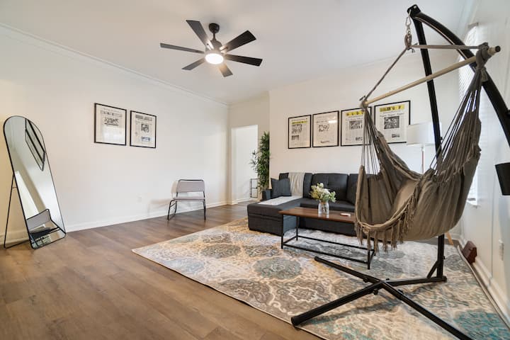 Living room designed and furnished by keeping comfort in mind ! Has a indoor swing. 