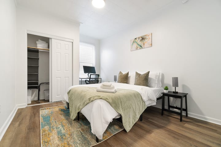 Bedroom 2 : With Queen bed , comfy mattress and clean comforter. This room has a office space 