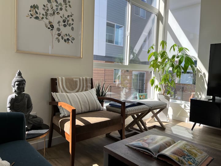Peaceful Urban Luxury New Townhome W. Iconic View - Seattle, WA