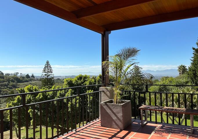 B Shocked Villa – Lux Suites gallery image 5