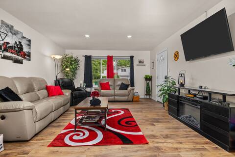 Renovated home near Six Flags on quiet street