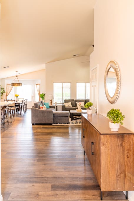 Valverde Oasis - 4BD Getaway Near Town Center