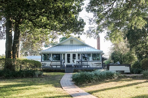 Linda’s Lakeside Retreat