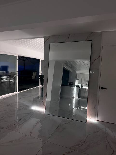 Hxouse, Los Angeles