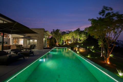 Villa Raphy - Palatial & Luxurious Retreat