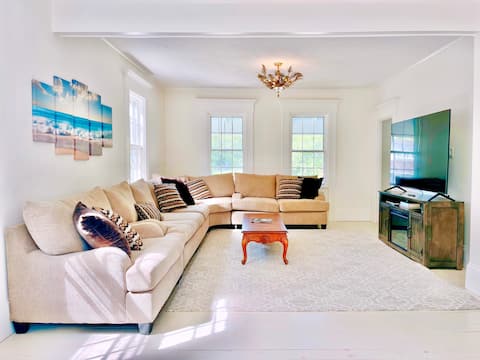 Successful Airbnb property: XL Estate:2 Homes-Pool-Spa-Tennis-Game Barn-20 ppl in East Sandwich