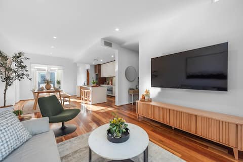 Successful Airbnb property: Stylish Home, Family - Walk to Pub, Cafés, 1KM CBD in North Adelaide