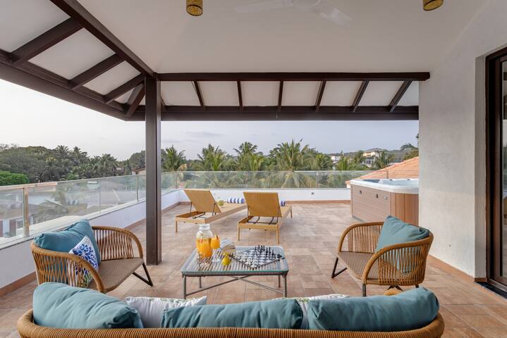 4BR Luxury Penthouse | Rooftop Jacuzzi | Candolim