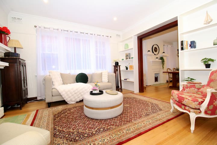 Hatters House in Middle Park – 2BR w/ Free Parking