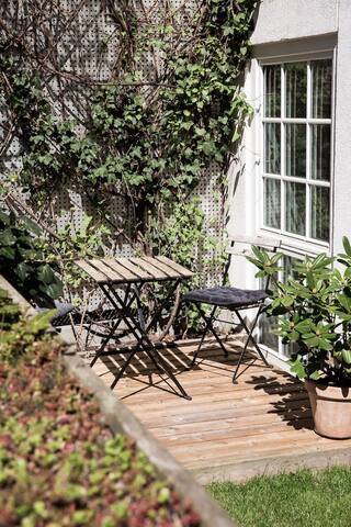 Unik lejlighed med privat have gallery image 3