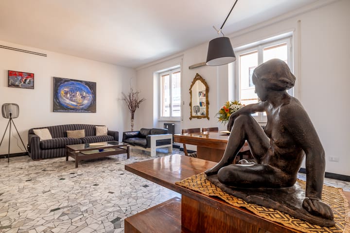 Bright and spacious flat in the hearth of Rome