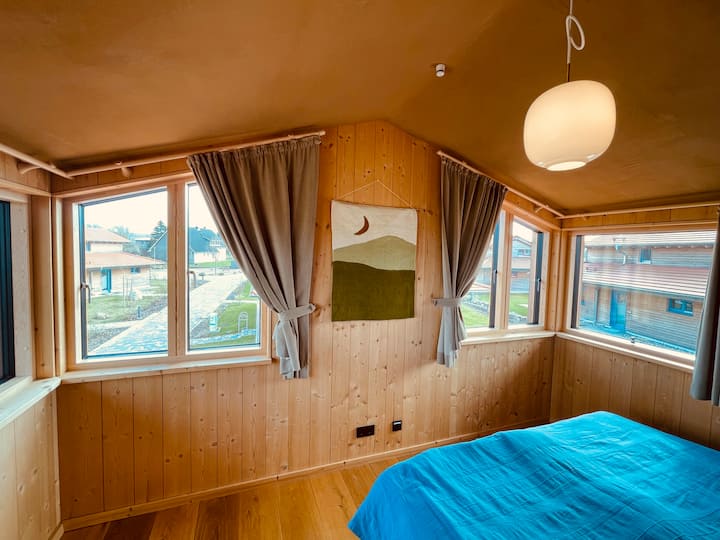 Საძინებელი ზემოთ