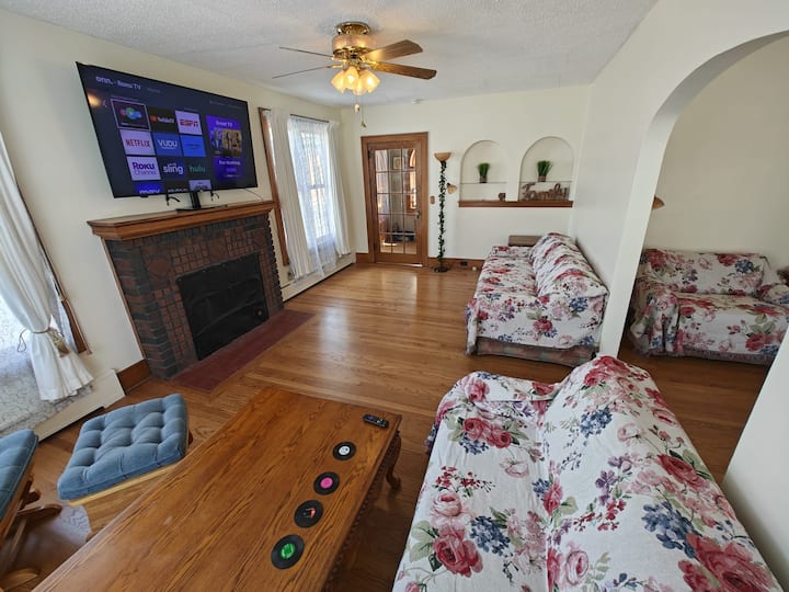 Vintage House: Comfy Stay By Ferry In St. Ignace! - Mackinac Island, MI