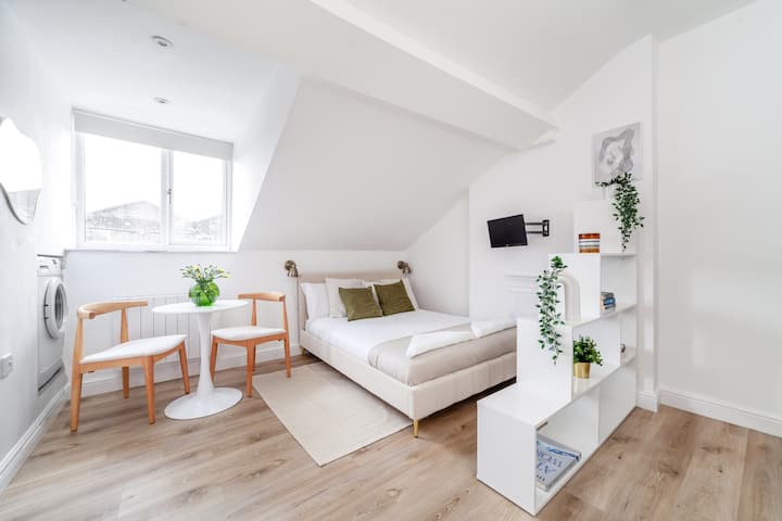 Contemporary Studio With Parking, Finsbury Park 04 - London
