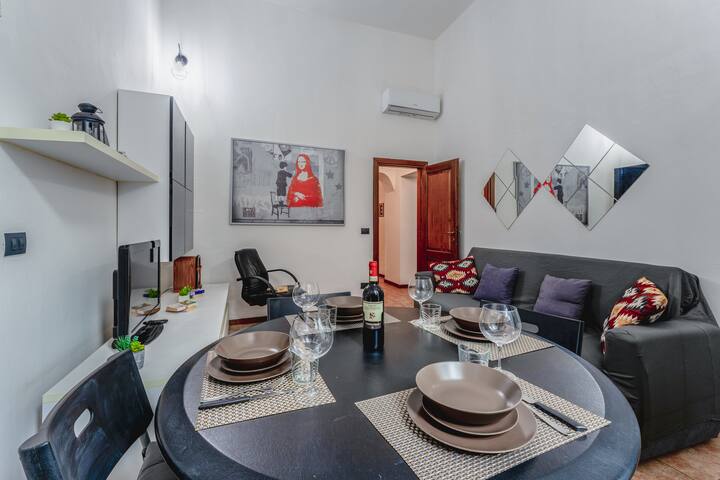 Autumn in Florence: 2BR near Duomo + Wi-Fi gallery image 3