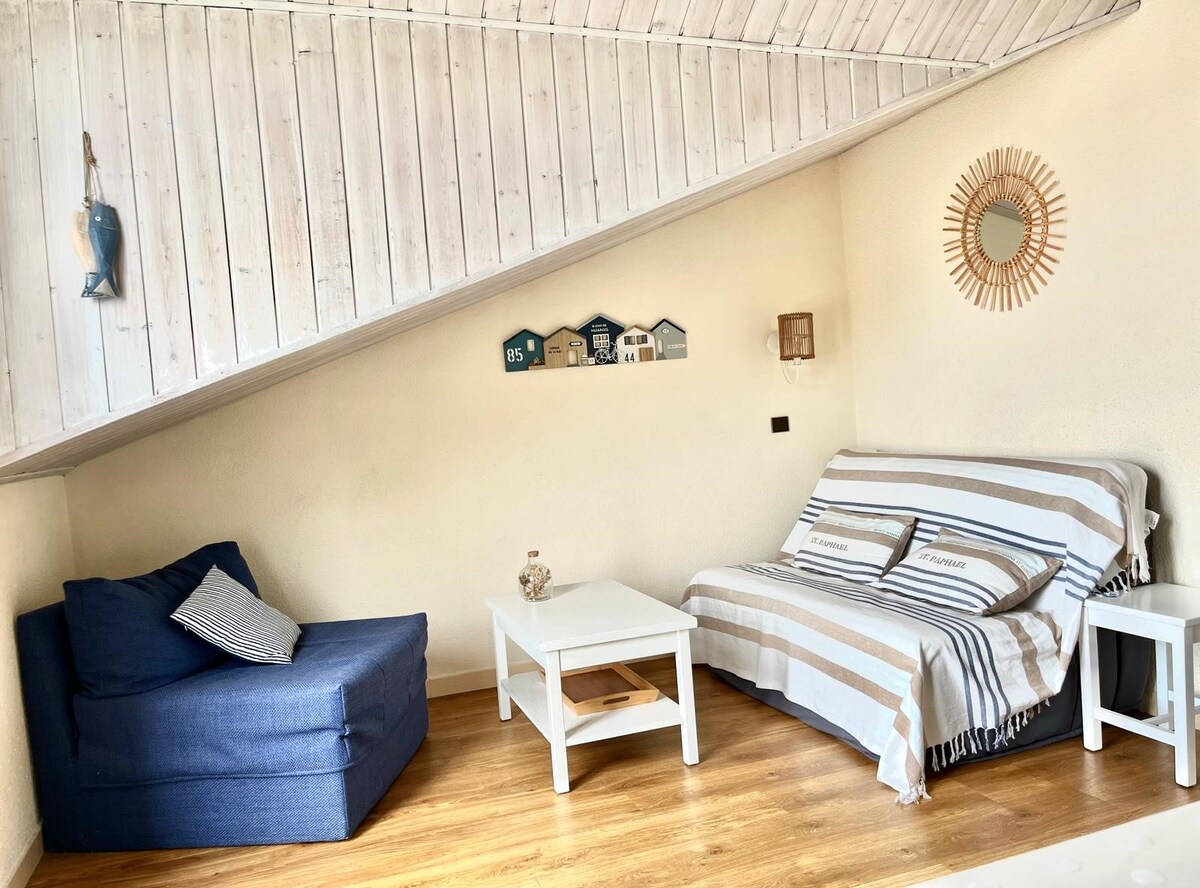 Successful Airbnb property: Apartment with pool and golf course views in Talmont Saint Hilaire