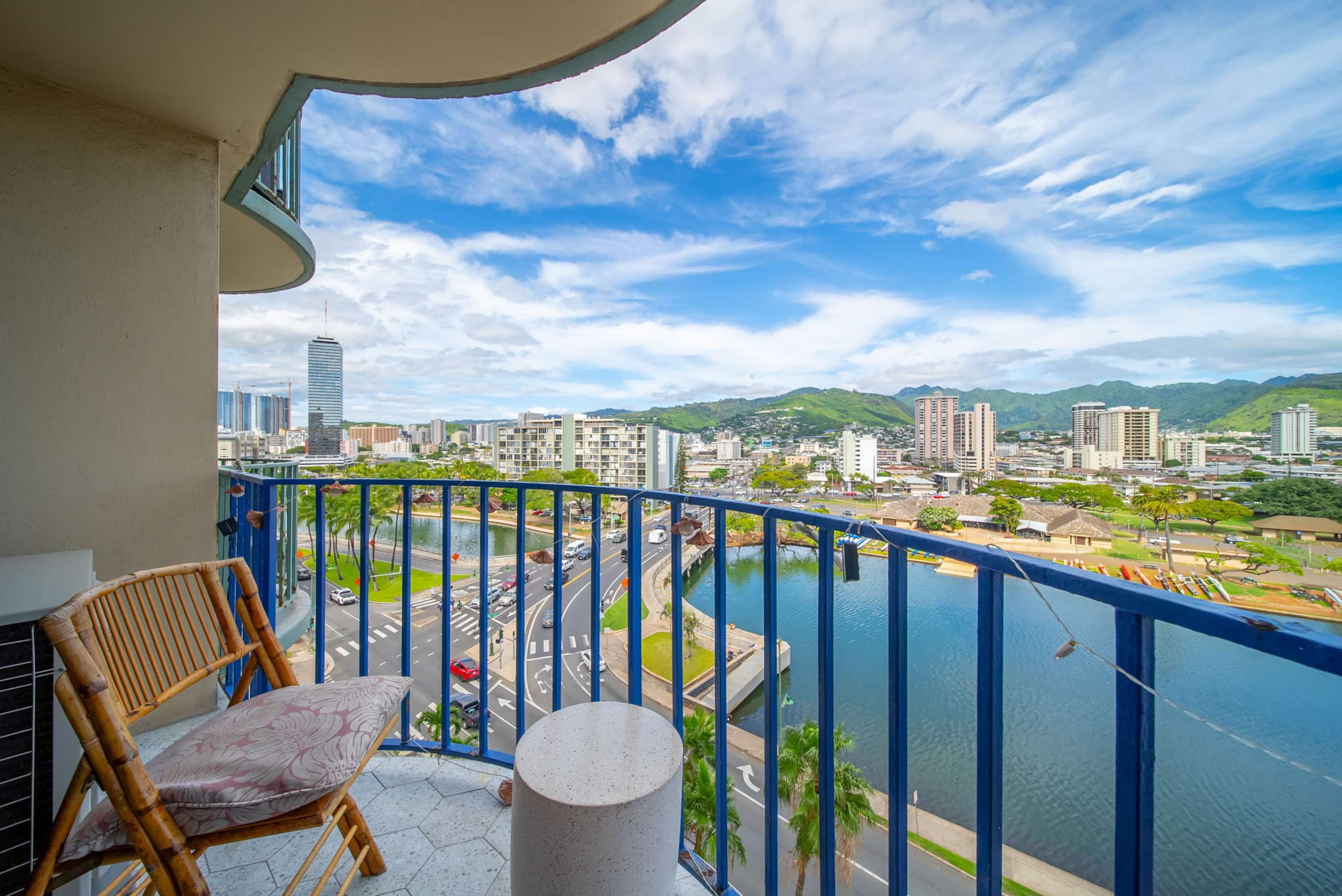 Aloha  Breeze Cozy  2brd Waikiki Parking View - Image 32