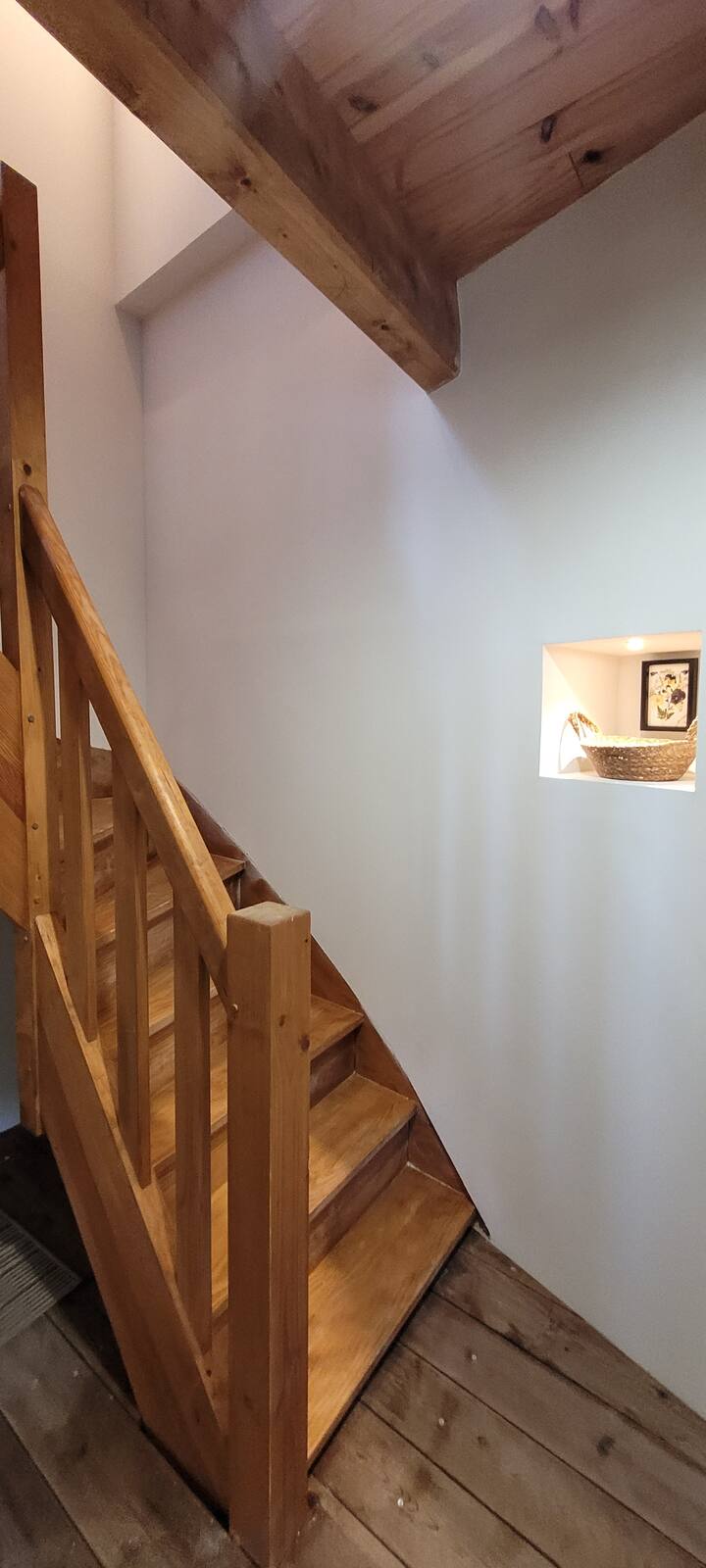 L'entrée du studio réalisé dans la fenière. Partie de la ferme où l'on conservait le foin, au dessus de l'étable.