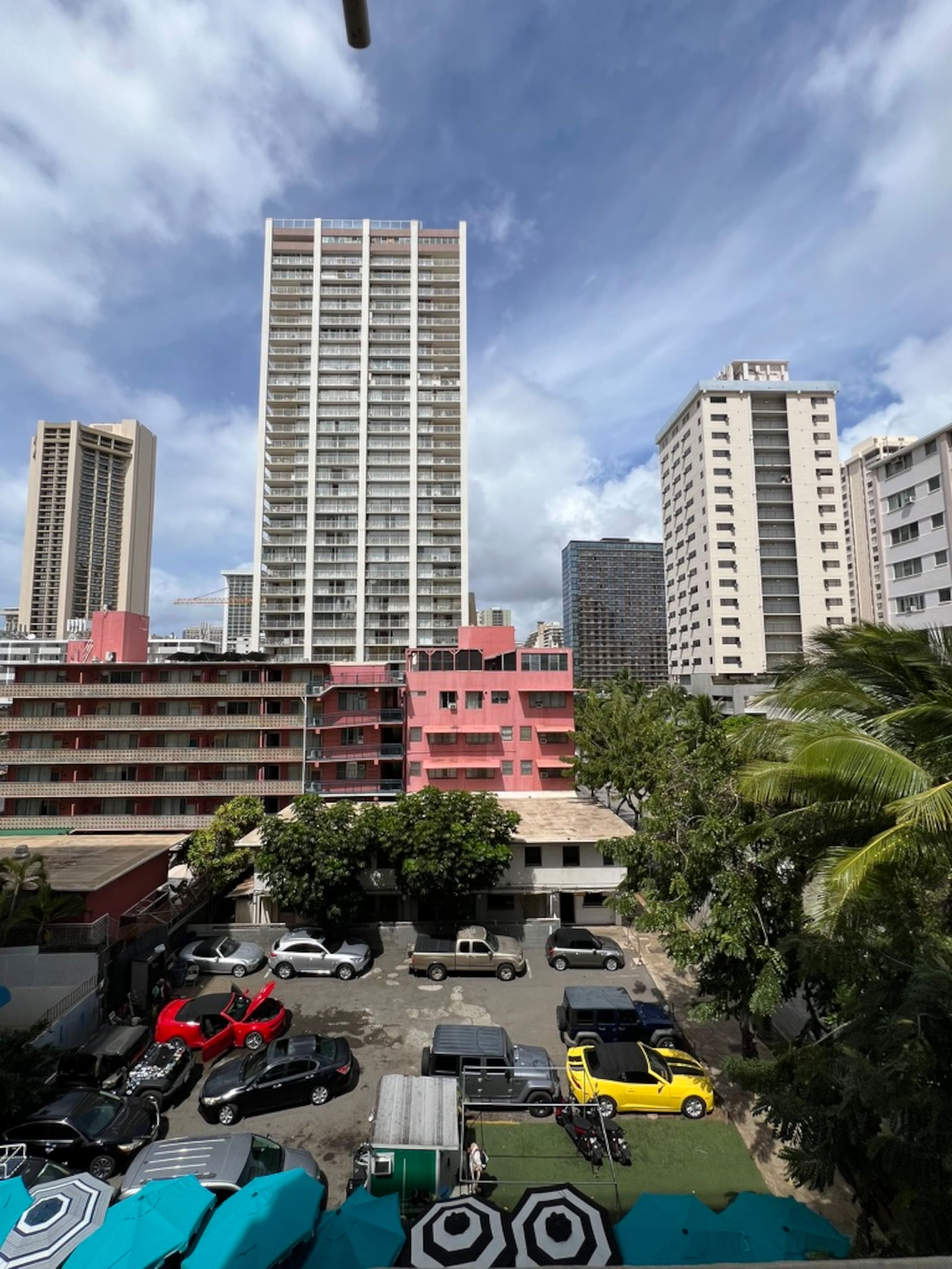 Waikiki Studio- Steps to the Beach - Image 20