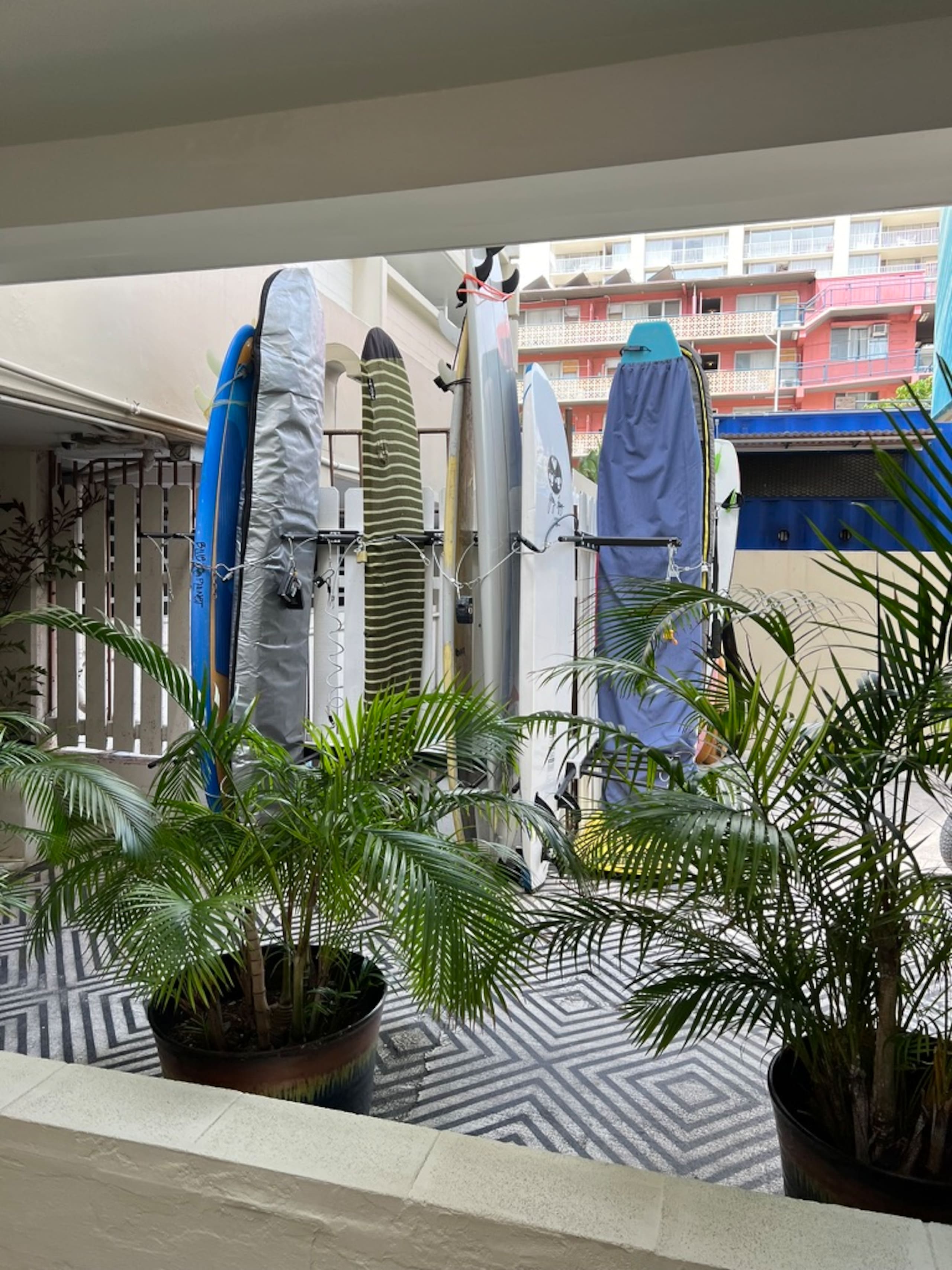 Waikiki Studio- Steps to the Beach - Image 27