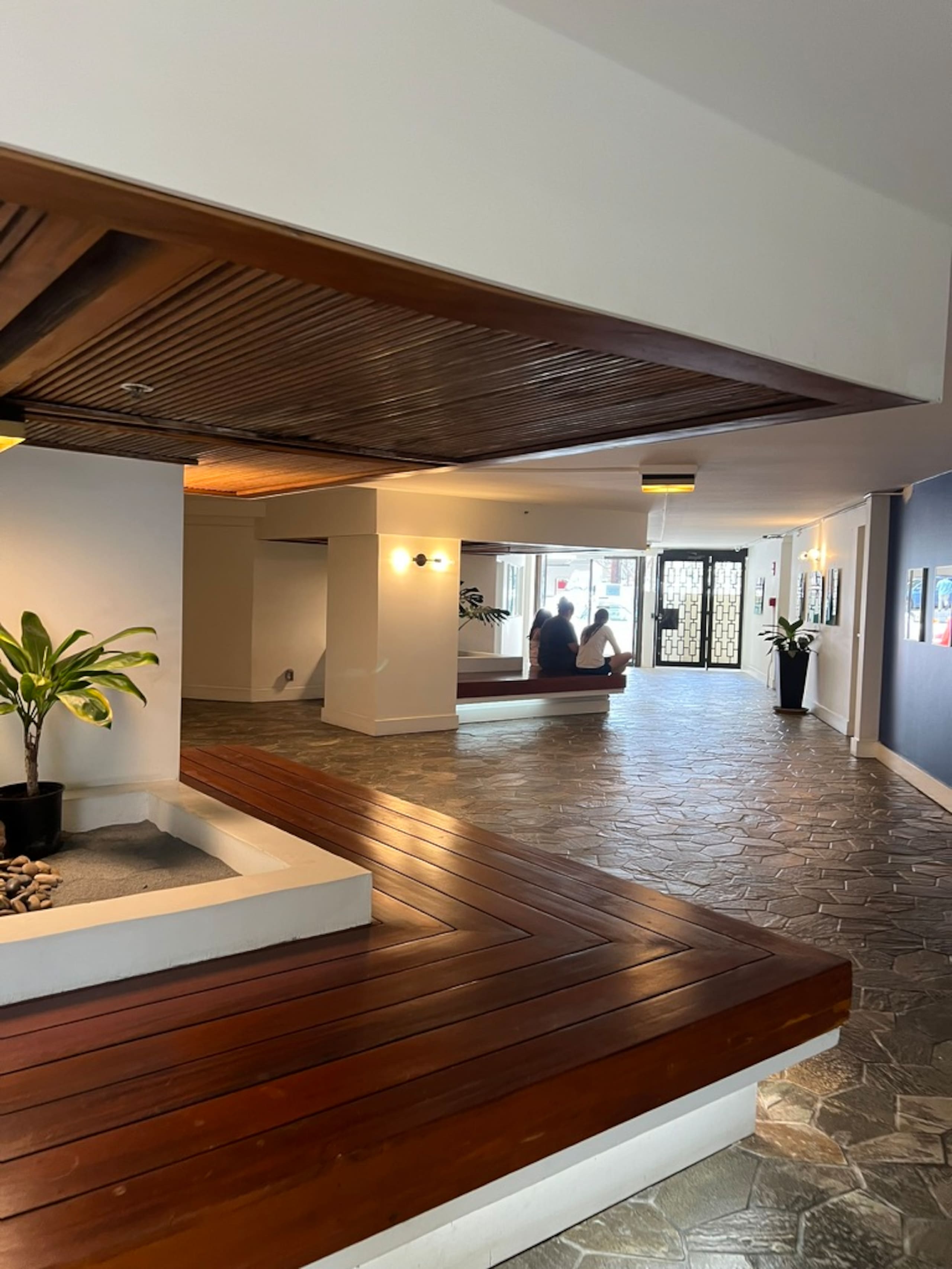 Waikiki Studio- Steps to the Beach - Image 29
