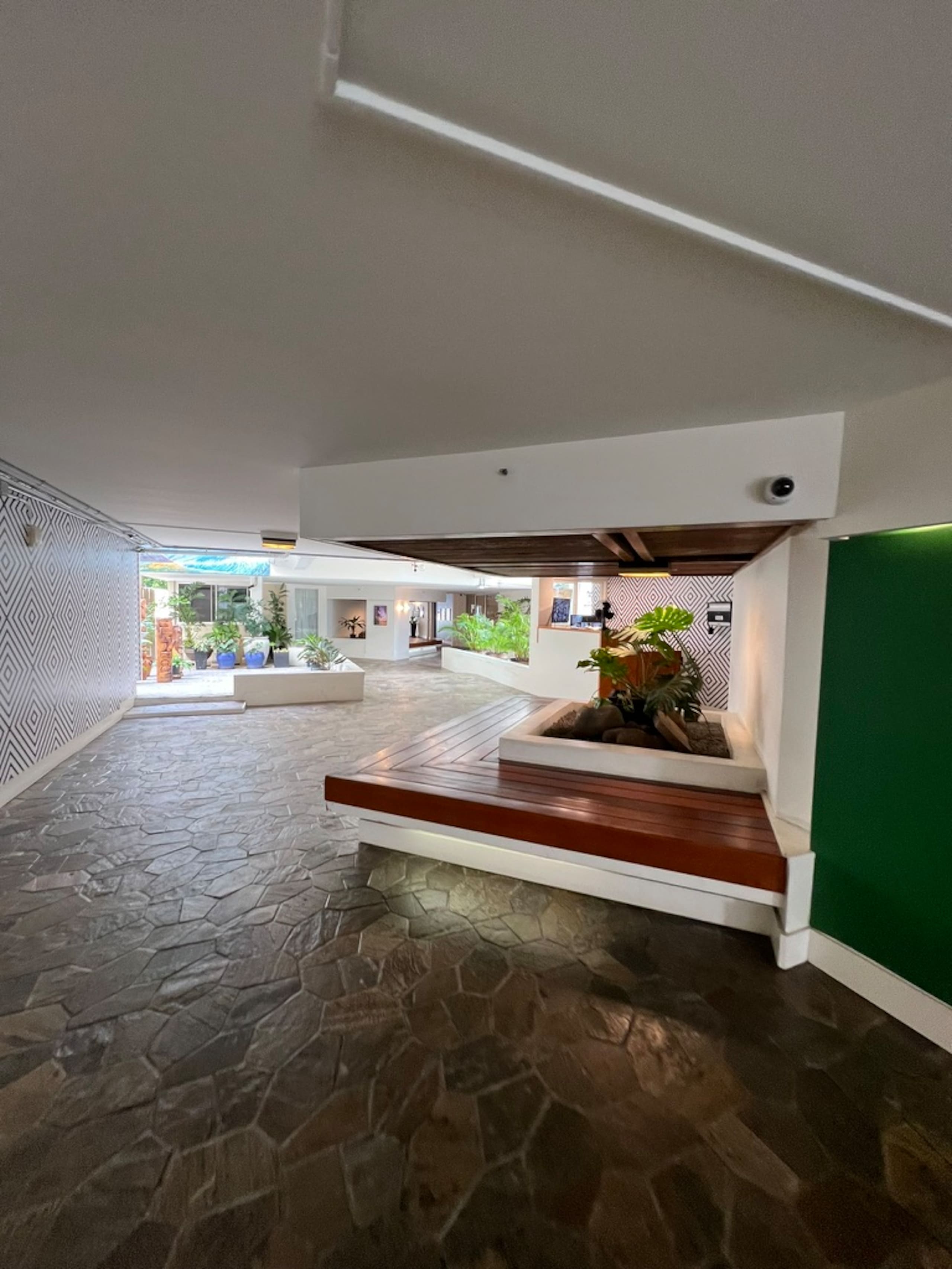 Waikiki Studio- Steps to the Beach - Image 30