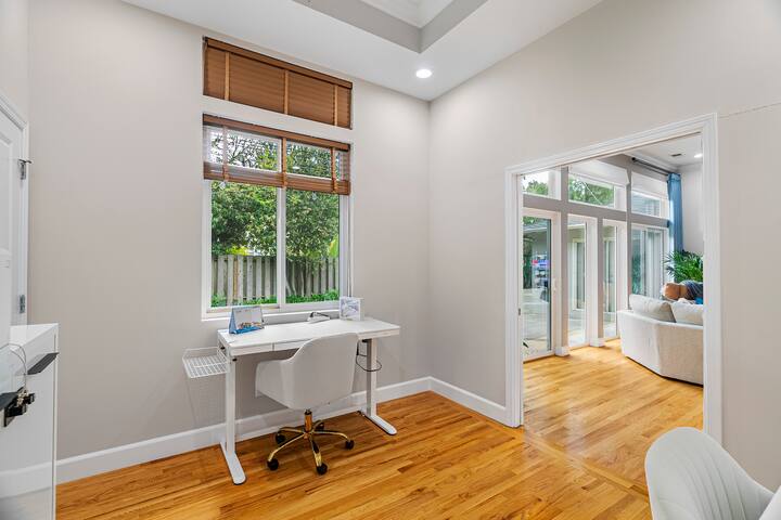 Cozy Modern house in Palo Alto gallery image 5