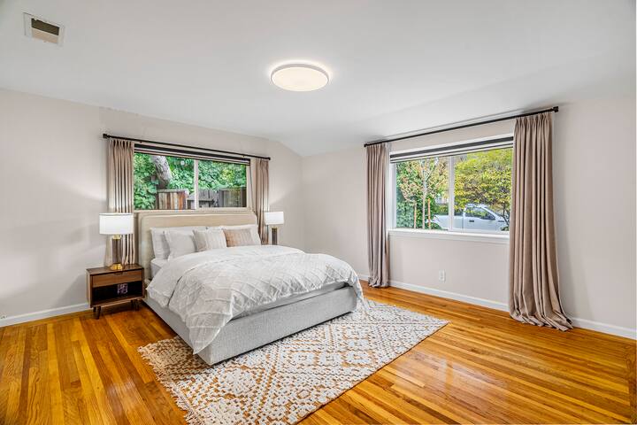 Cozy Modern house in Palo Alto gallery image 3