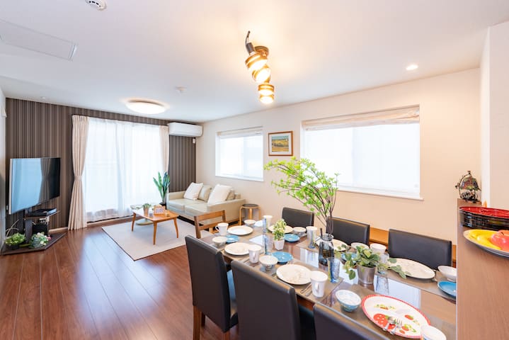新宿エリアの閑静な住宅街にある広々とした100㎡の貸切宿！4Bed Room！新宿7分