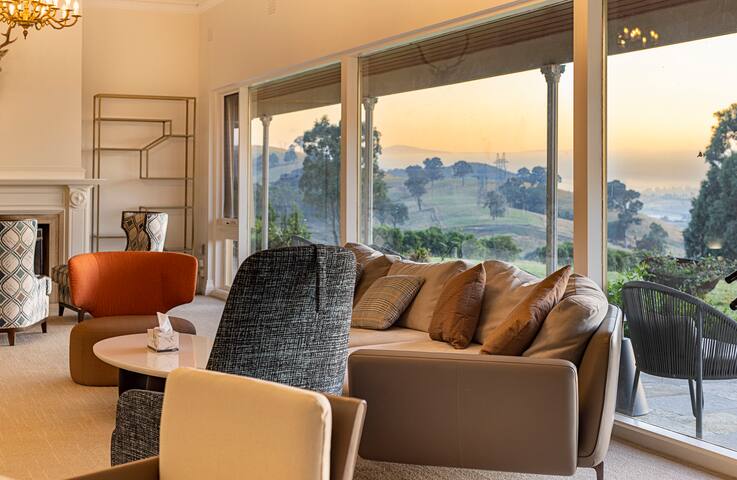 Heritage Villa: Poolside Luxury & Native Wildlife gallery image 2