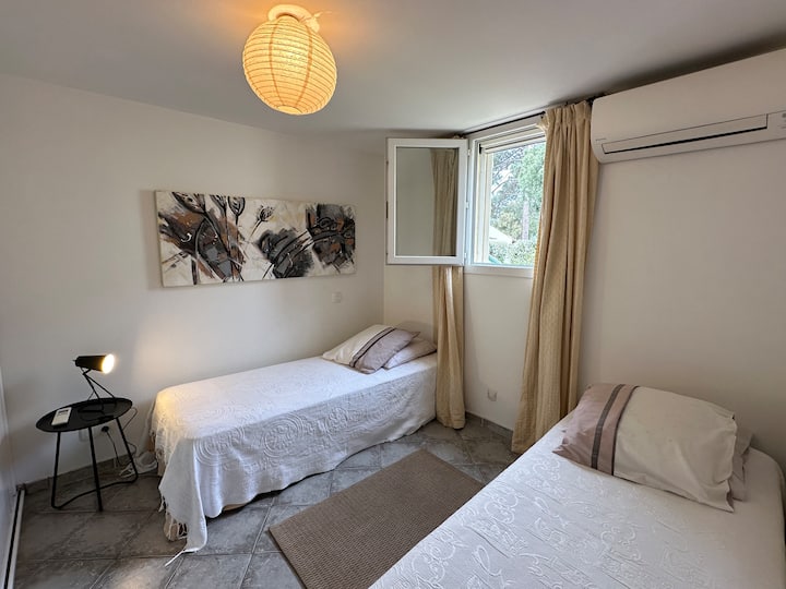 Bedroom 2 - Bed and bath linen included.