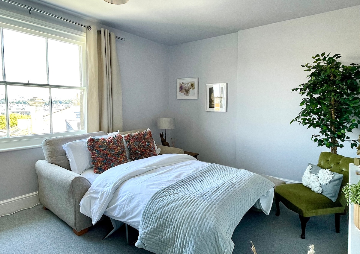 Leistungsstarkes Airbnb: Quiet Central 2-Beds mins to Beach, Pier, Old Town in Westfield