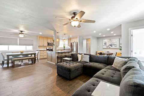 Modern Home-Pool, BBQ, Playground