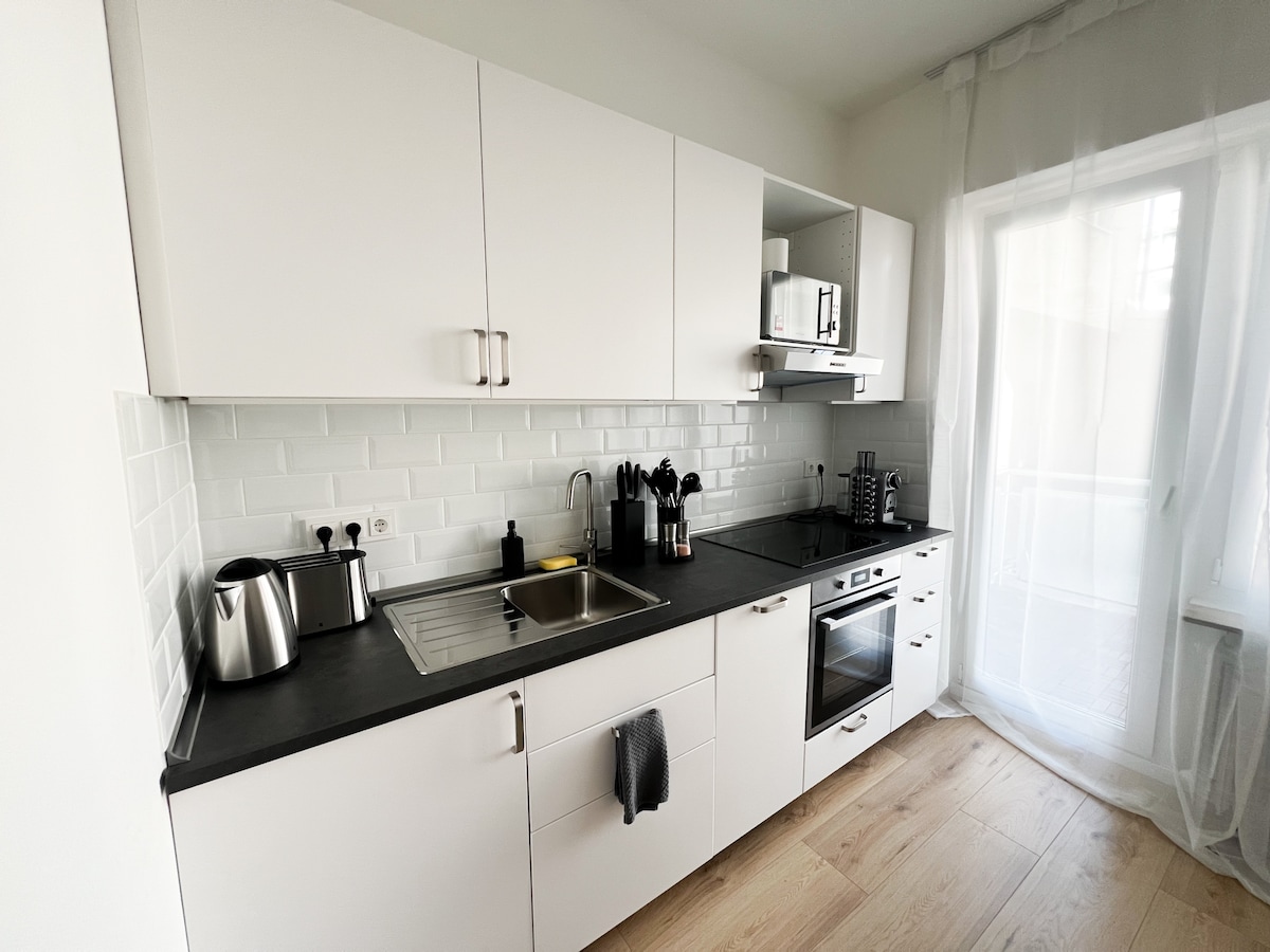 Top Airbnb: 2-bedroom apartment/balcony in the center in Düsseldorf