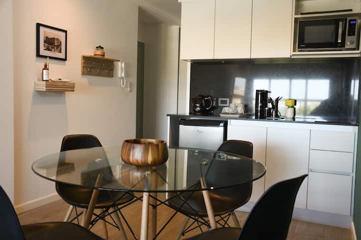 Departamento monoambiente con balcón y terraza en Parque Patricios