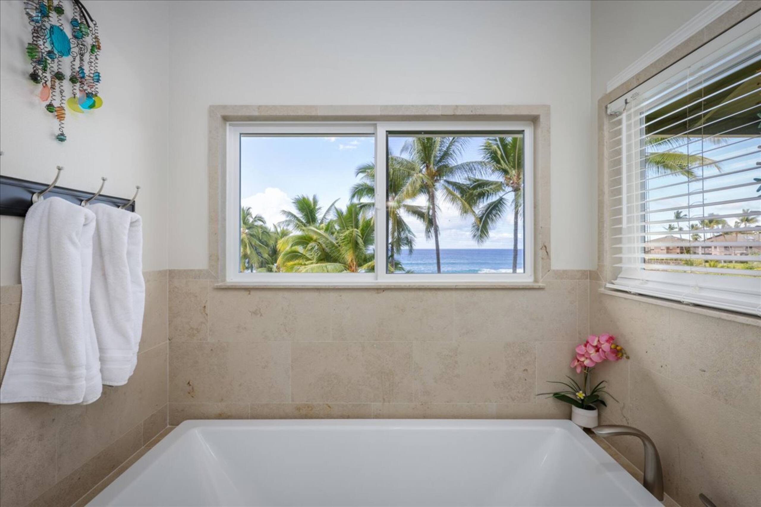 Home in Kailua-Kona · ★5.0 · 6 bedrooms · 10 beds · 4 baths - Image 41