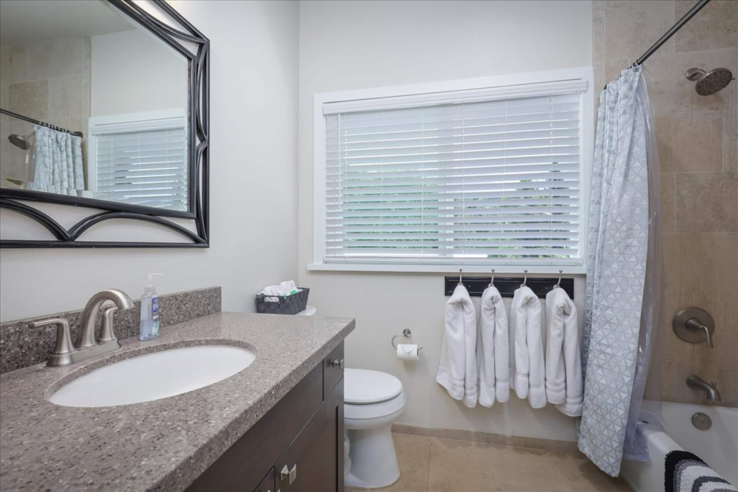 Home in Kailua-Kona · ★5.0 · 6 bedrooms · 10 beds · 4 baths - Image 43