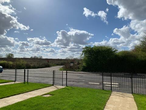 Brand New Entire 4 Bed House/Multiple Parking