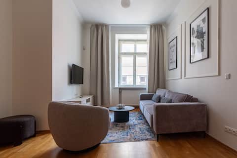 Boutique corner 2BR at Hall Square+Elevator