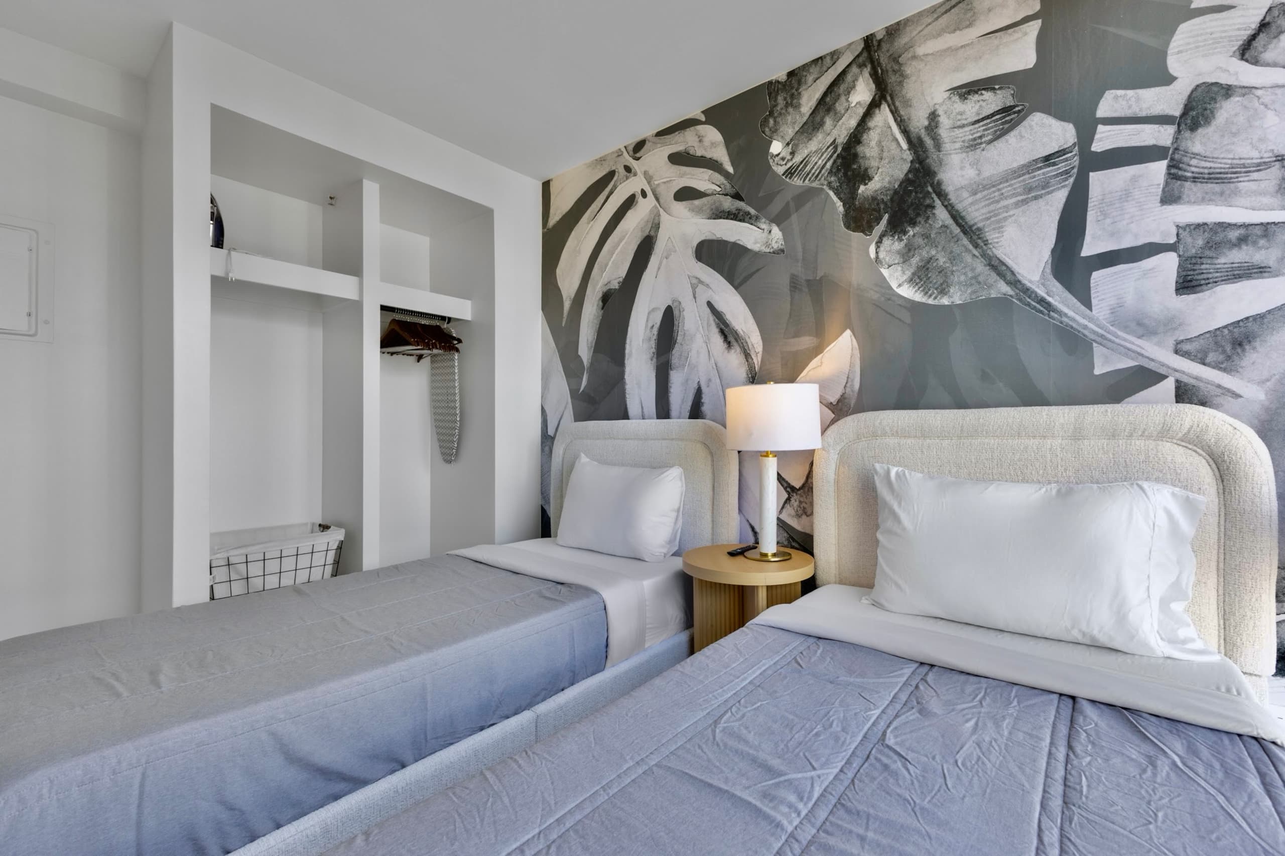 16F-Grand Diamond Head View-2BR-Waikiki w/Parking! - Image 32