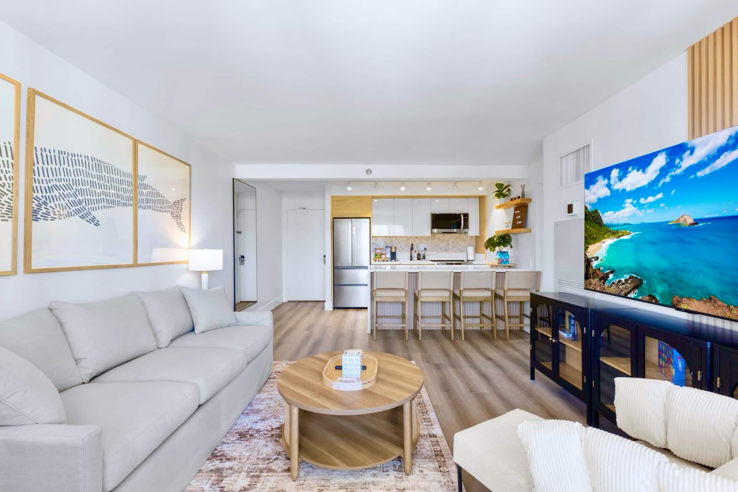 16F-Grand Diamond Head View-2BR-Waikiki w/Parking! - Image 6