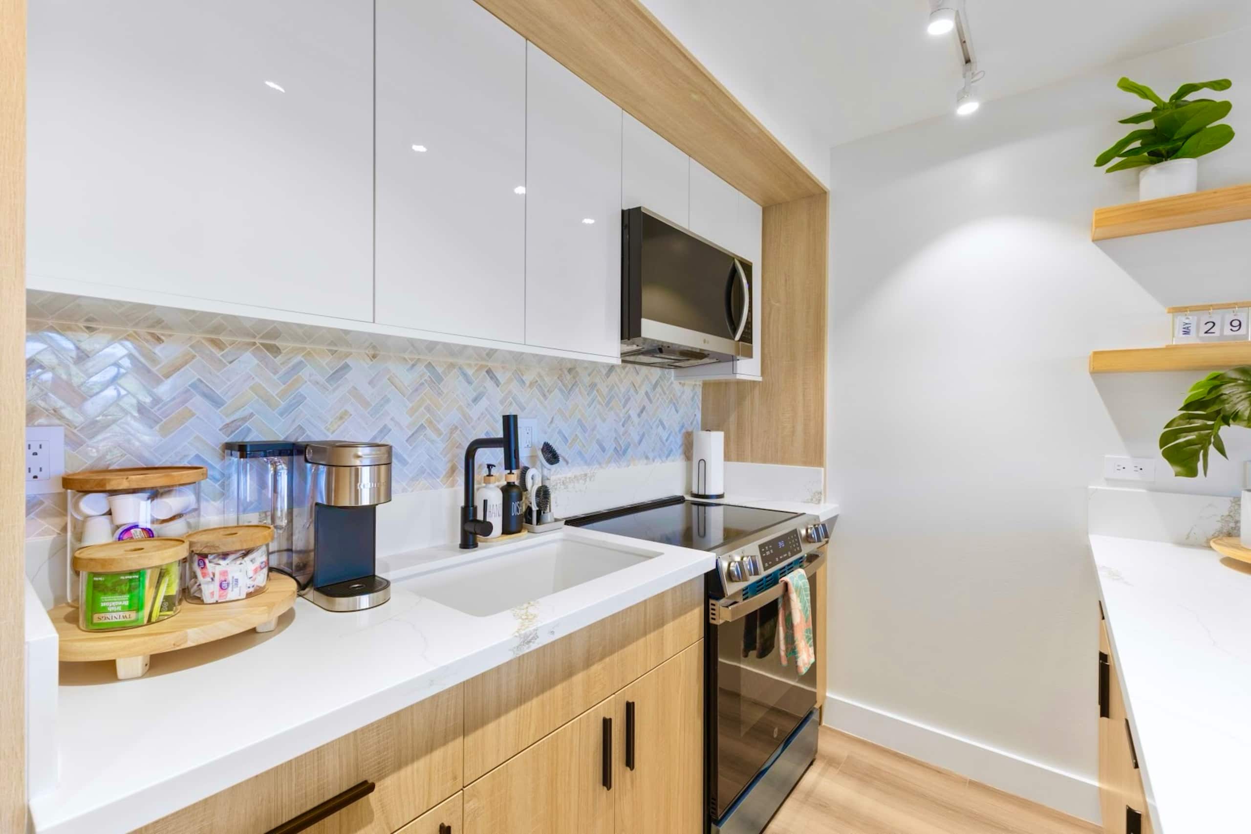 16F-Grand Diamond Head View-2BR-Waikiki w/Parking! - Image 16