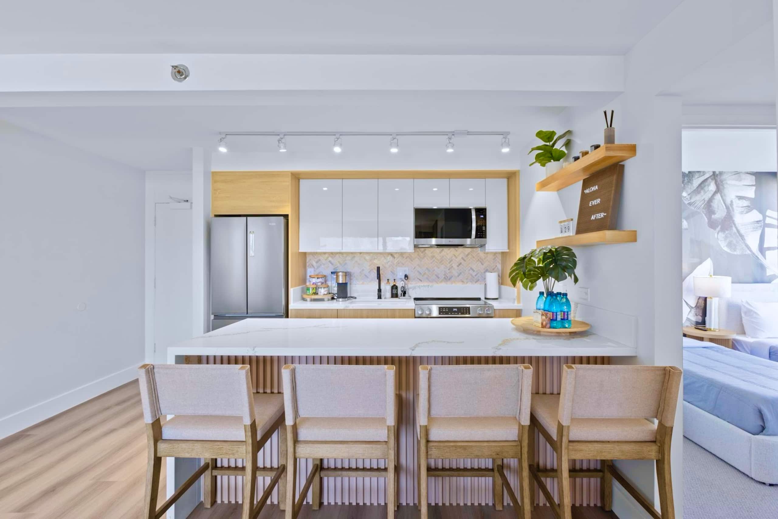 16F-Grand Diamond Head View-2BR-Waikiki w/Parking! - Image 15