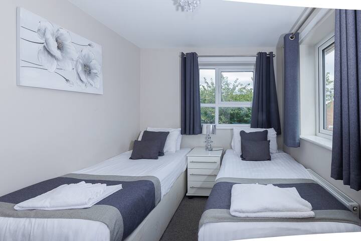 Riverside Villa 1 gallery image 4