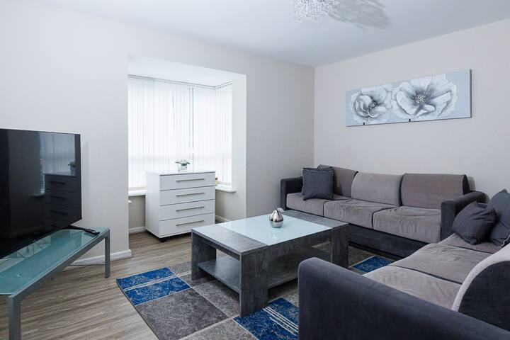 Riverside Villa 1 gallery image 2