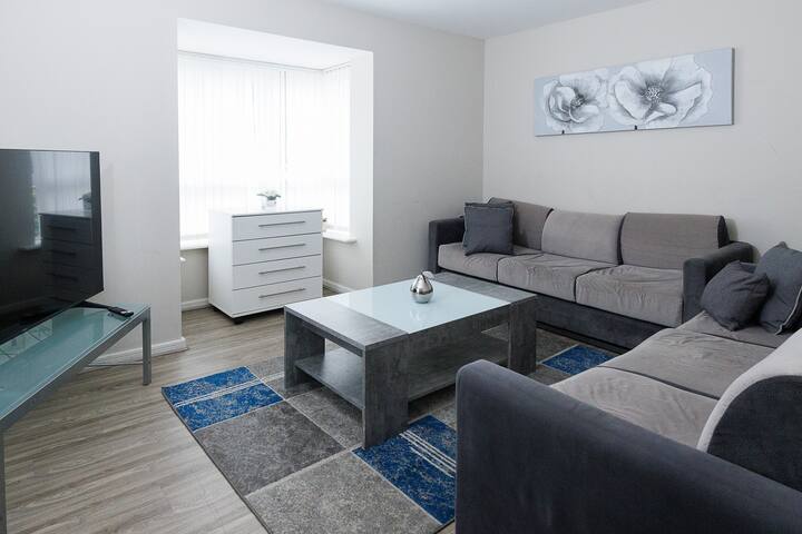 Riverside Villa 1 gallery image 5