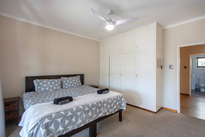 Big Beautiful Beach House, Hingo Lodge gallery image 4