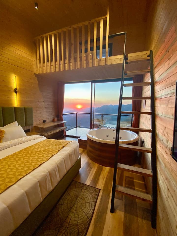 dhomë me xhakuzi ngjitur