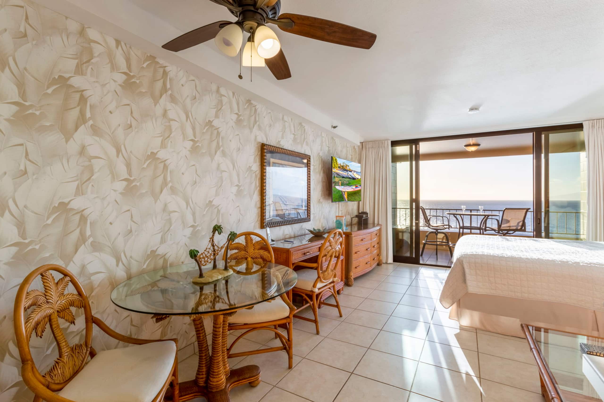 Oceanfront King Bed Renovated Maui Kai Condo MK806 - Image 15