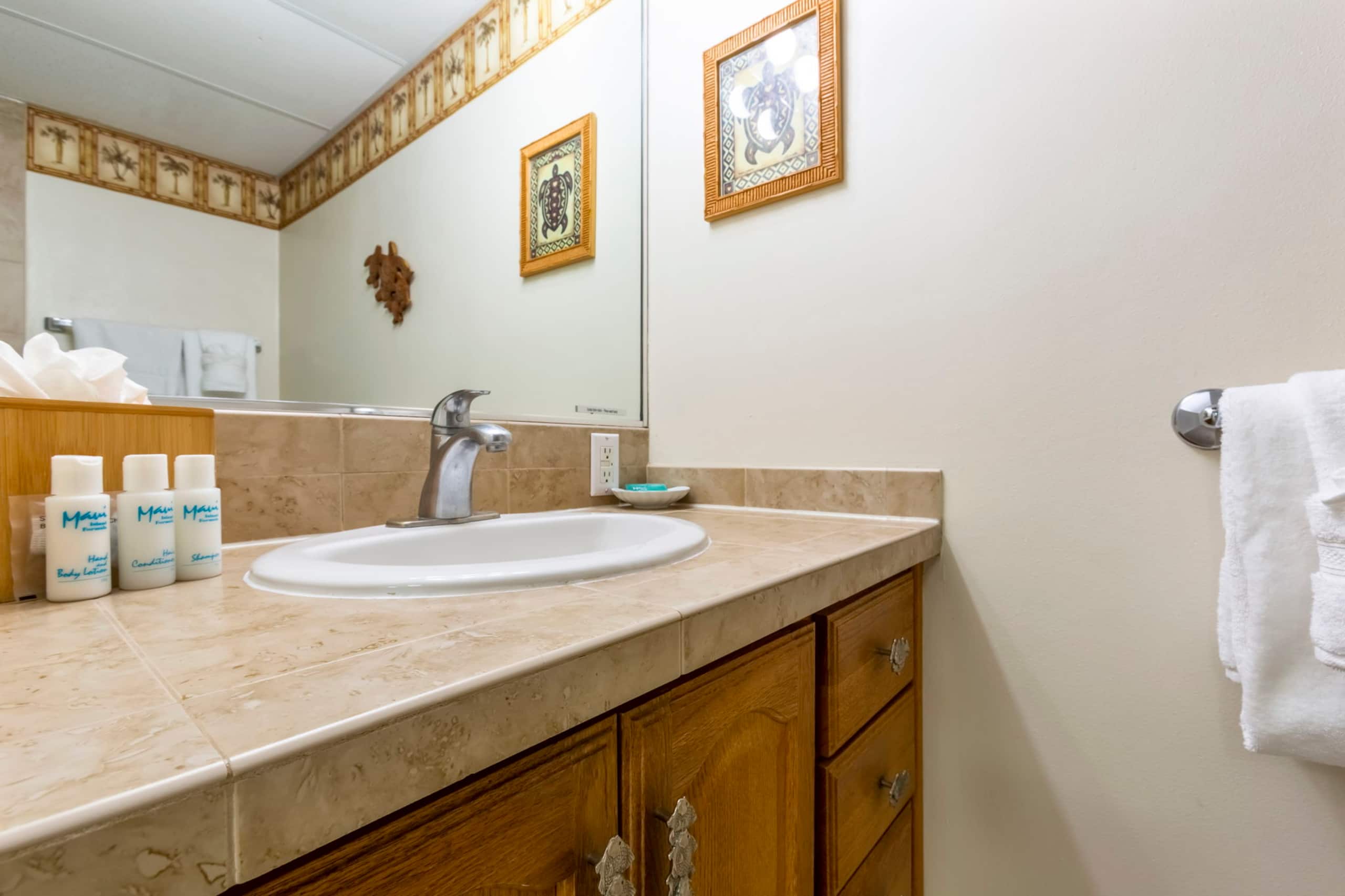Oceanfront King Bed Renovated Maui Kai Condo MK806 - Image 36